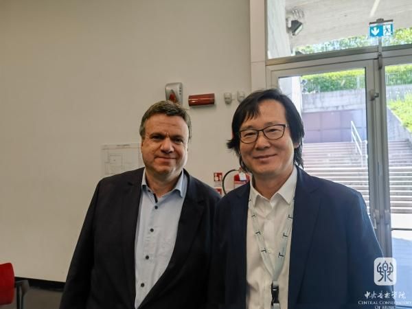 2 秦文琛副院长与世界国际音乐比赛联盟秘书长弗洛里安·里姆(Florian Riem)(600).jpg